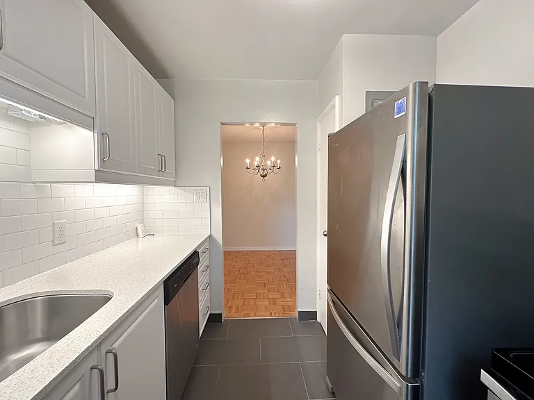 118 Montgomery Ave — Photo 8