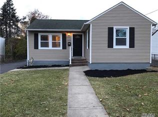 317 S 15th St, Lindenhurst, NY 11757