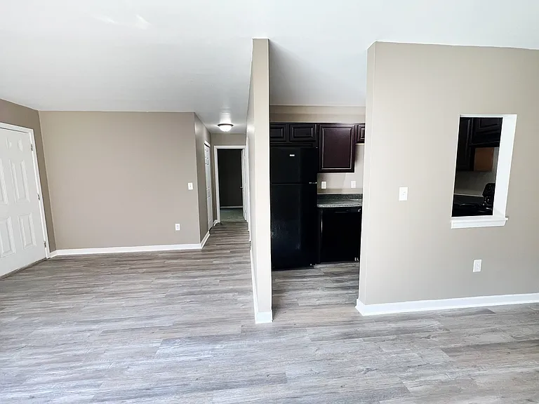 Twin Gables Apartments — Photo 31