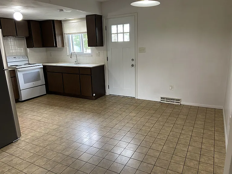 1244-1250 Cliffside St #1250 — Photo 14