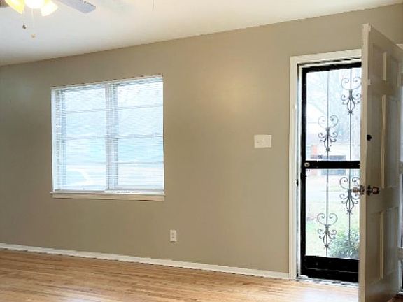 2nd image of 3644 Suzanne Dr
