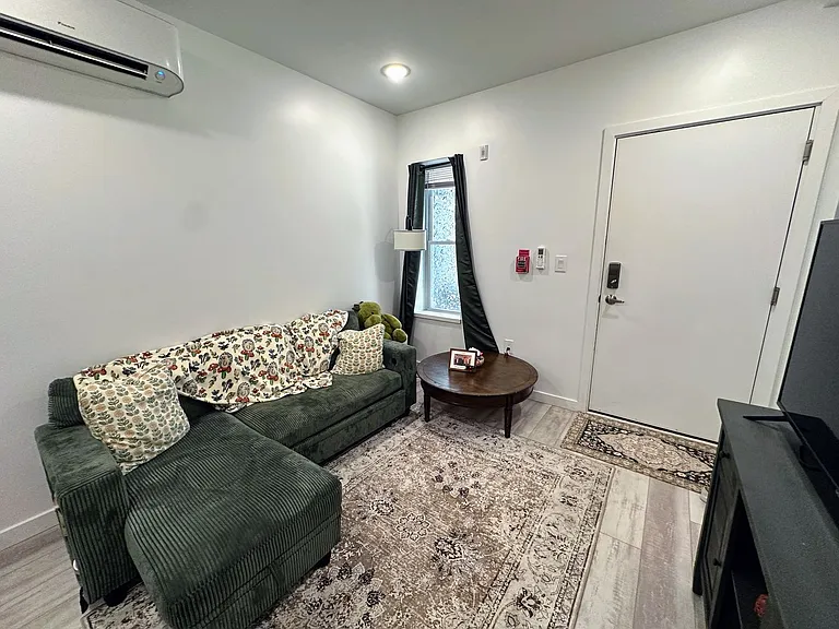 6161 Walnut St #1E — Photo 10