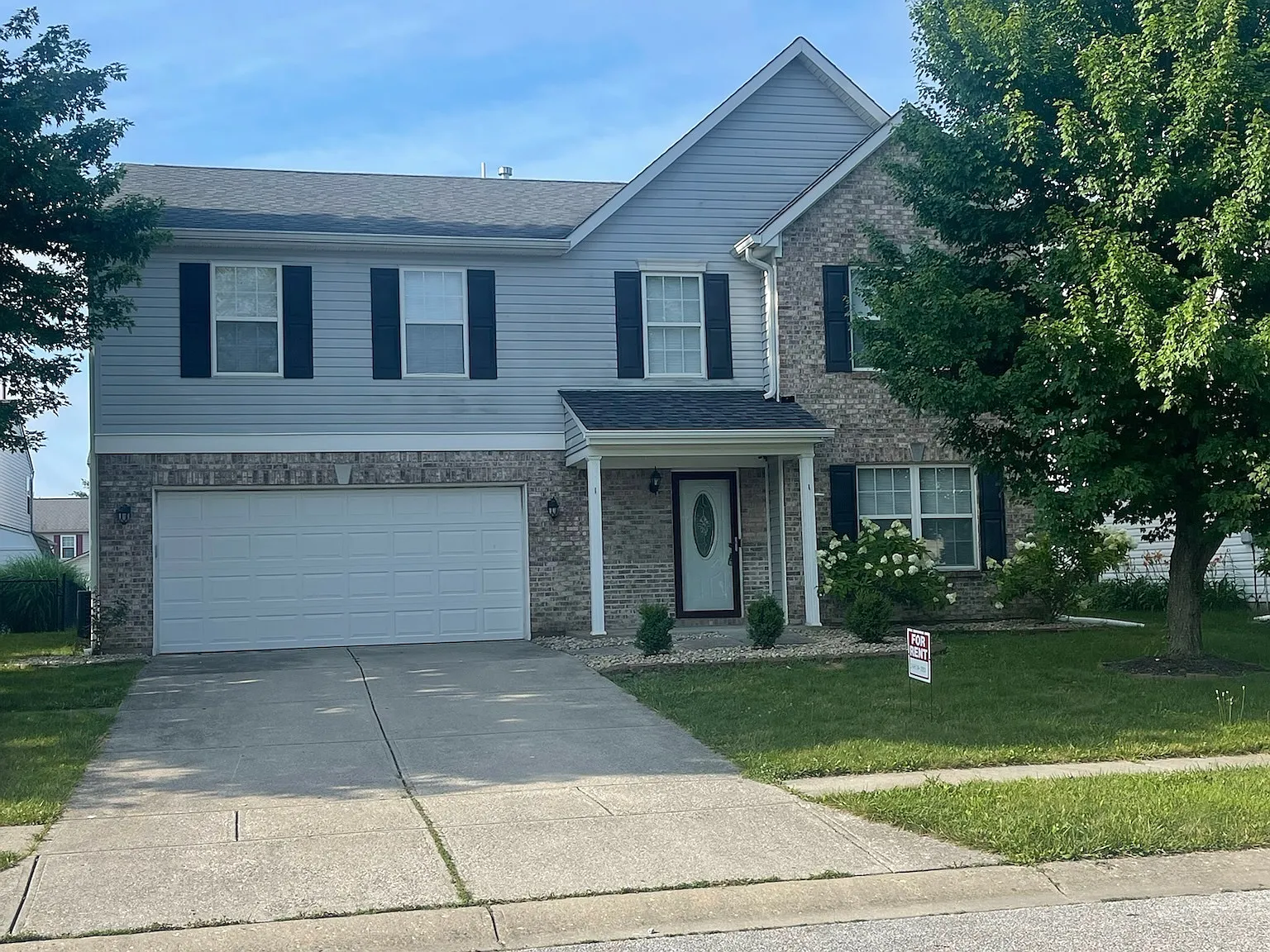 5 bed, 2.5 bath, 2428 sqft, $2,595 — Photo 2
