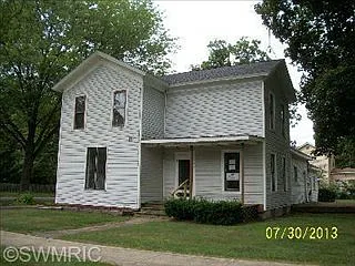 304 E Cushman St photo 1