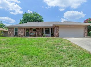 5911 Crestwood Cir E, North Richland Hills, TX 76180
