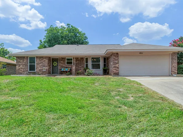 5911 Crestwood Cir E, North Richland Hills, TX 76180