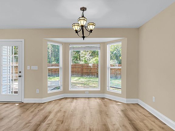2nd image of 2407 Castlereagh Rd