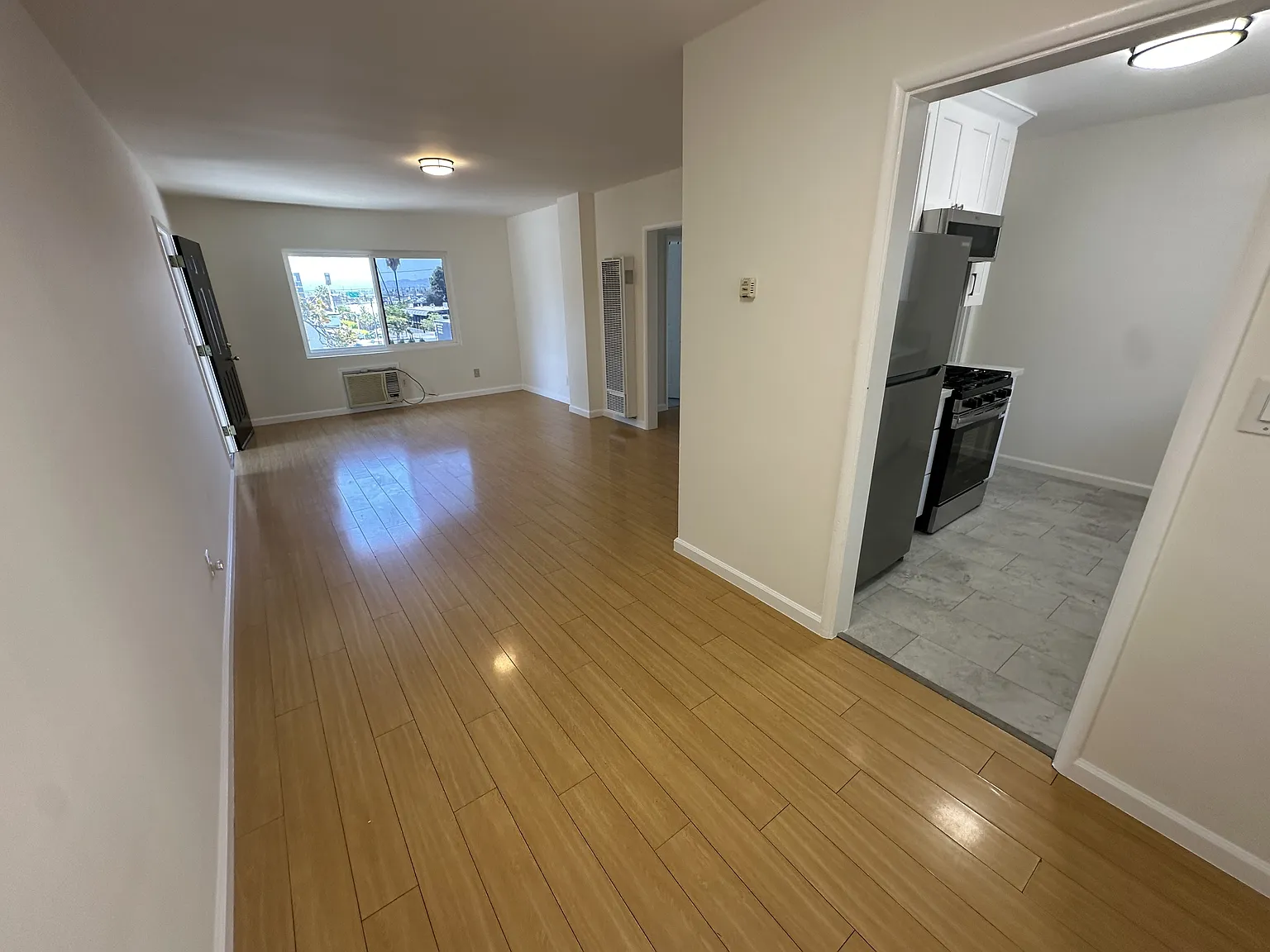 223 E Burbank Blvd - 202 — Photo 4