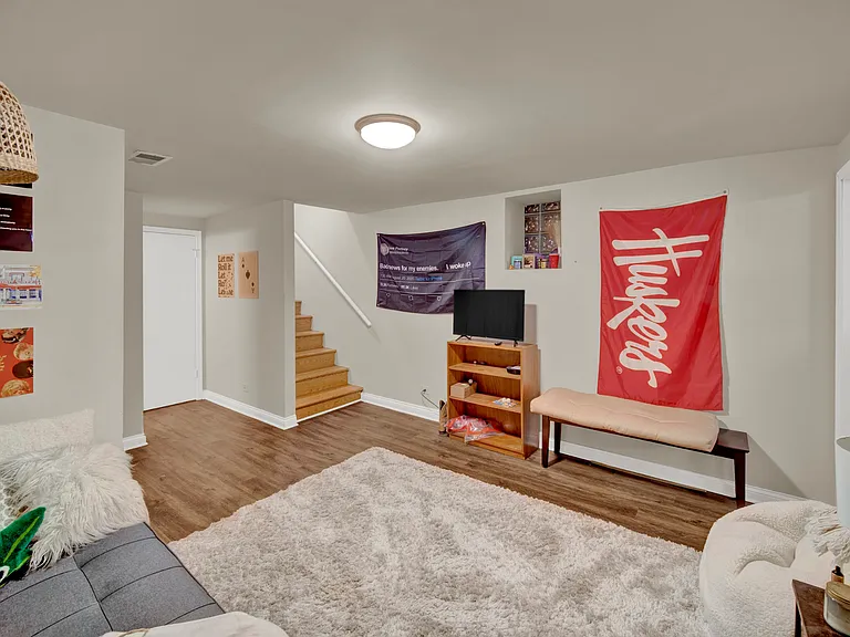 2548 N Burling St — Photo 14