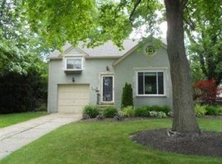 395 Cornwall Rd, Rocky River, OH 44116