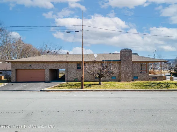 99 Electric St, Peckville, PA 18452