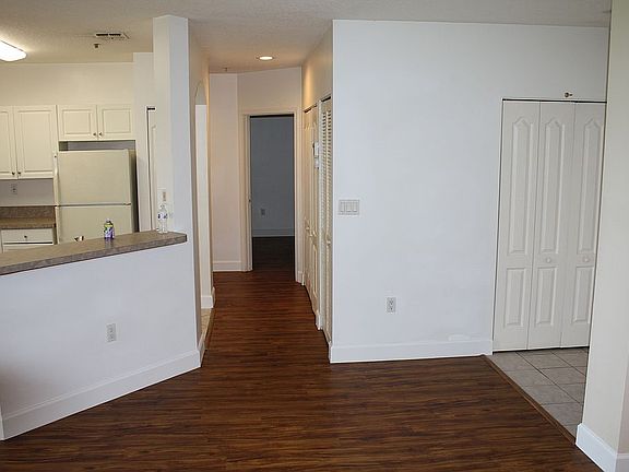5th image of 5045 Fairways Cir #103