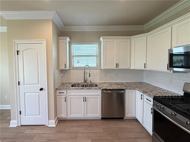 204 Cypress Bnd — Photo 8
