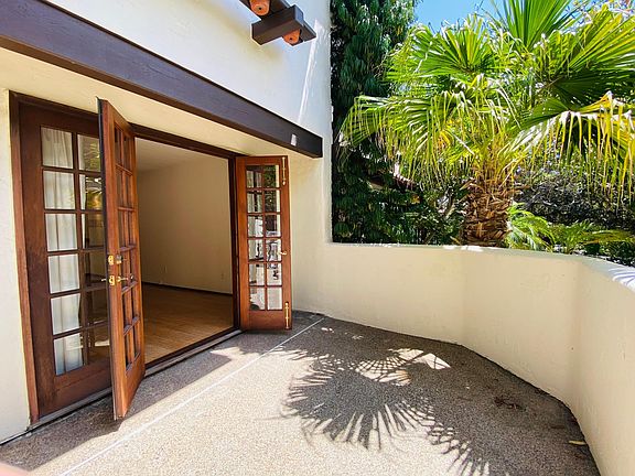 3rd image of 8668 Villa La Jolla Dr