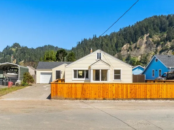 296 Center St, Rio Dell, CA 95562