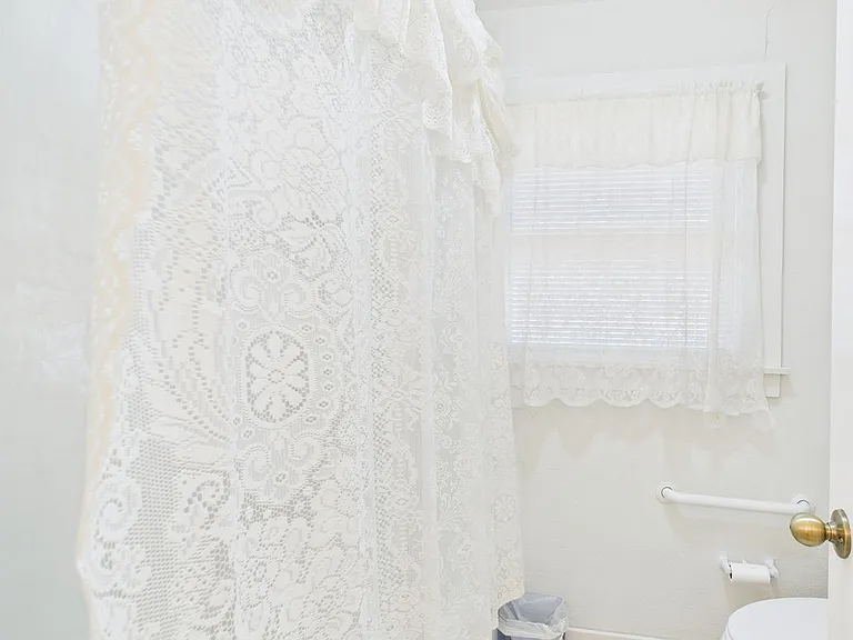206 N Edison St — Photo 12