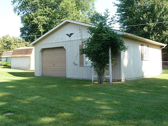 4th image of 7700 Berkshire Blvd