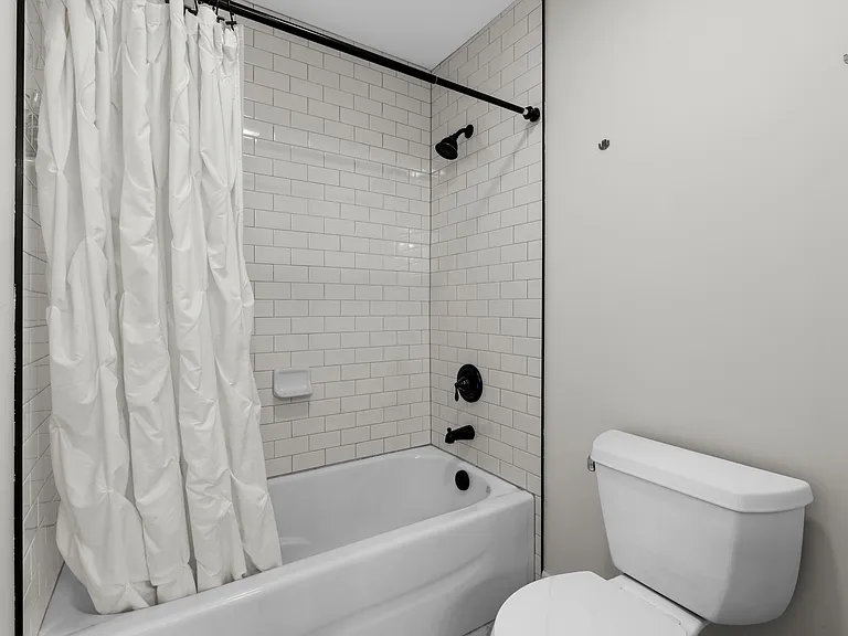 819 Irving Ave — Photo 40