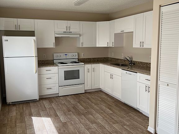 5th image of 1455 26th Ave SW