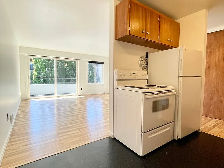 Escolier Apartments — Photo 31