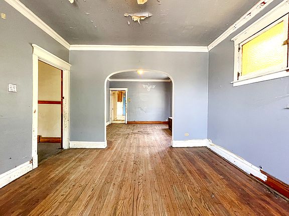 3rd image of 2240 N Mason Ave