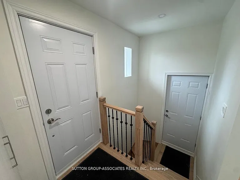 121 Yardley Ave — Photo 2