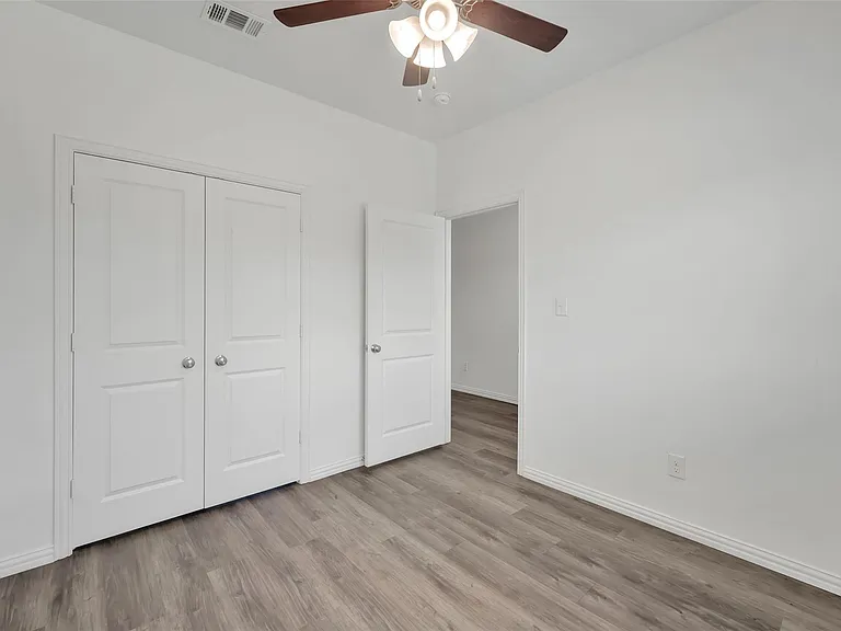 1608 Ash Crescent St — Photo 17