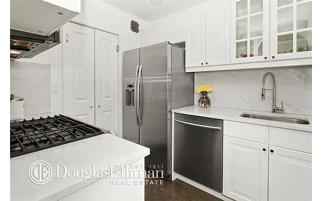 Sold by Douglas Elliman | media 25