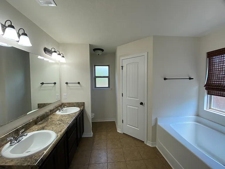8466 Island Dr — Photo 21