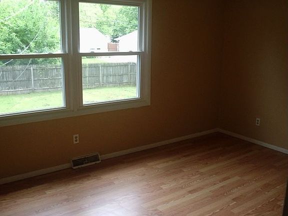 5th image of 1371 Dunedin Ave