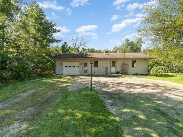 806 E Pawtucket Dr, Hope, MI 48628