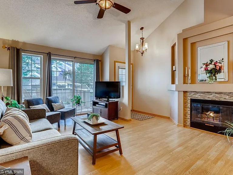 2165 Shenandoah Ct #E — Photo 14