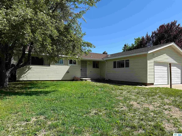527 Lakewood Way, Susanville, CA 96130