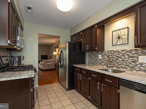 5th image of 71 Fair Oaks Ct