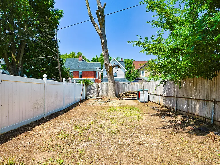 227 E Garrison St #1 — Photo 25