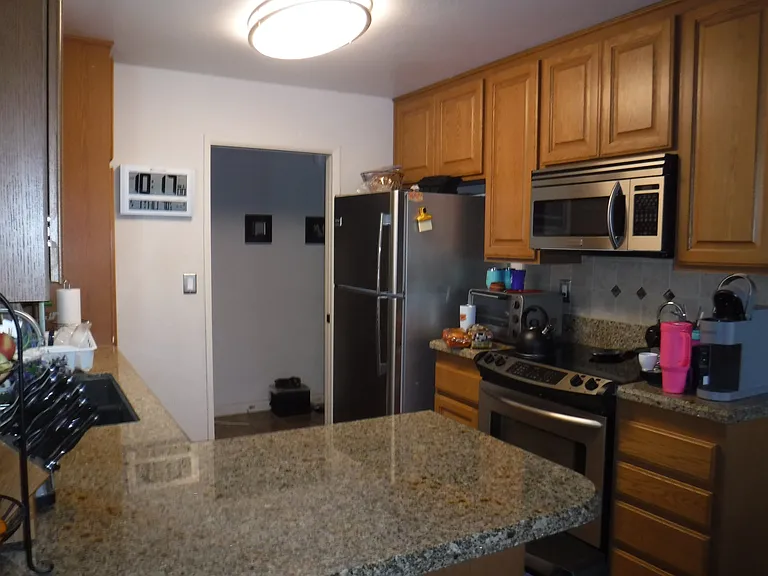 1612 Bridgeview Dr — Photo 4