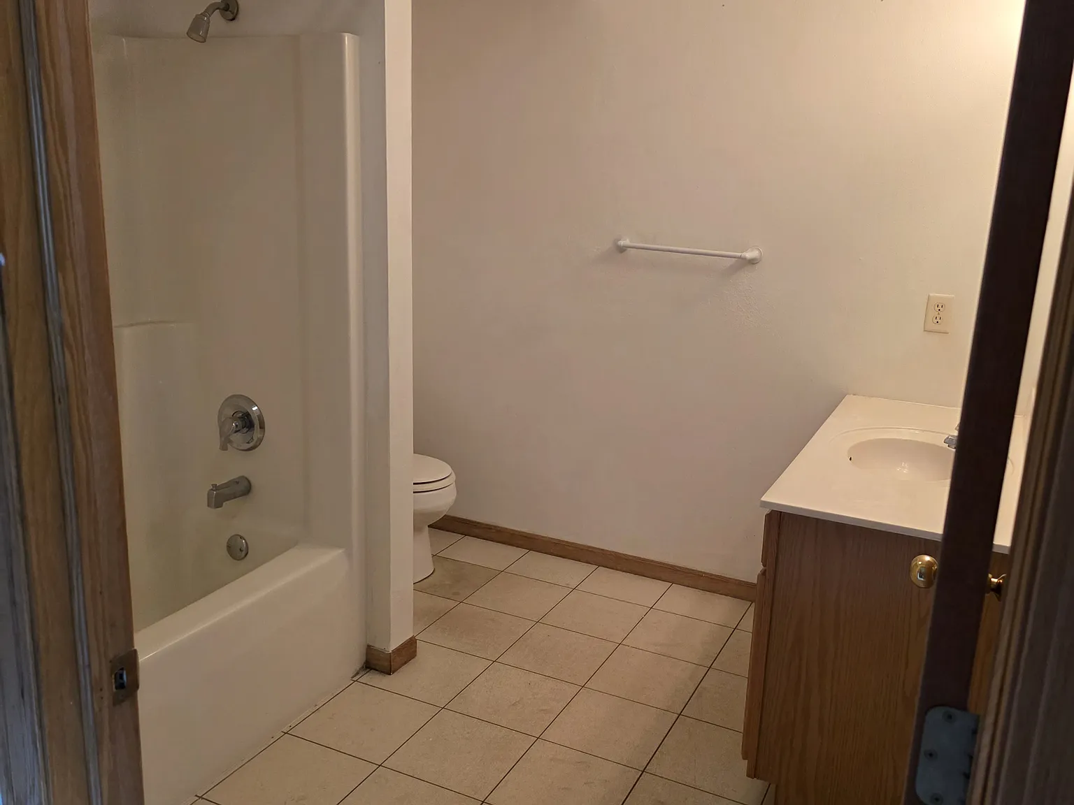 3 bed, 1400 sqft, $1,400 — Photo 2