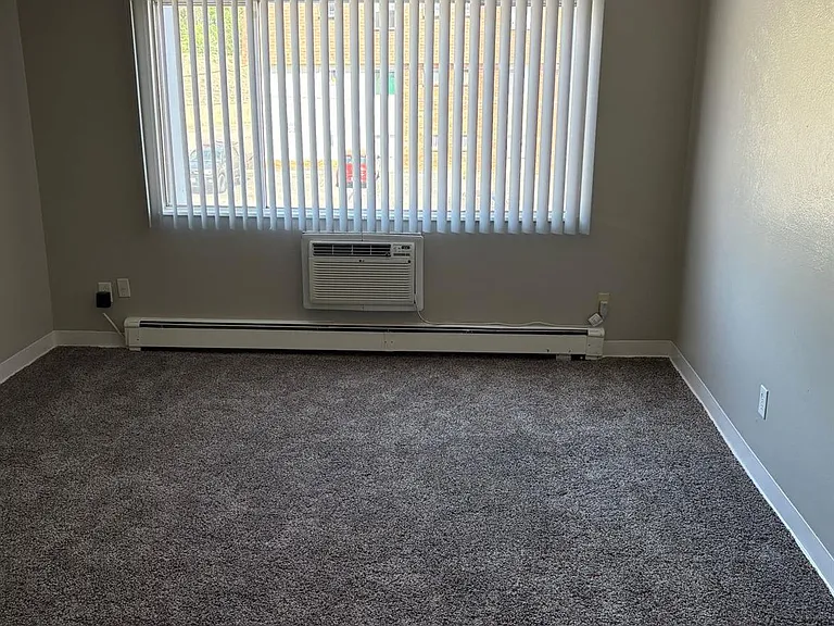 Prospect Pointe Apartments — Photo 54