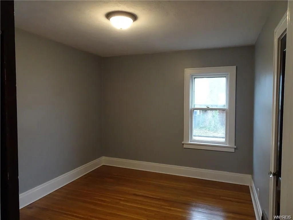 2 bed, 1050 sqft, $1,400 — Photo 2