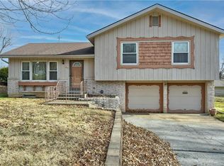 1607 N Trail Ridge Dr, Independence, MO 64050