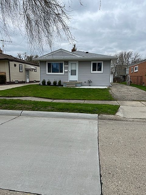 1st image of 22601 Lake Dr