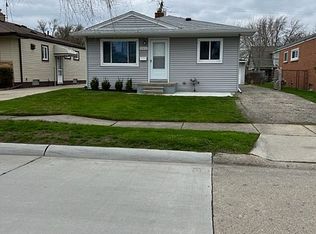 22601 Lake Dr, Saint Clair Shores, MI 48082
