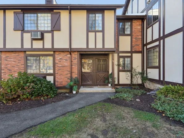 20 Andover Court #20, Brookfield, CT 06804
