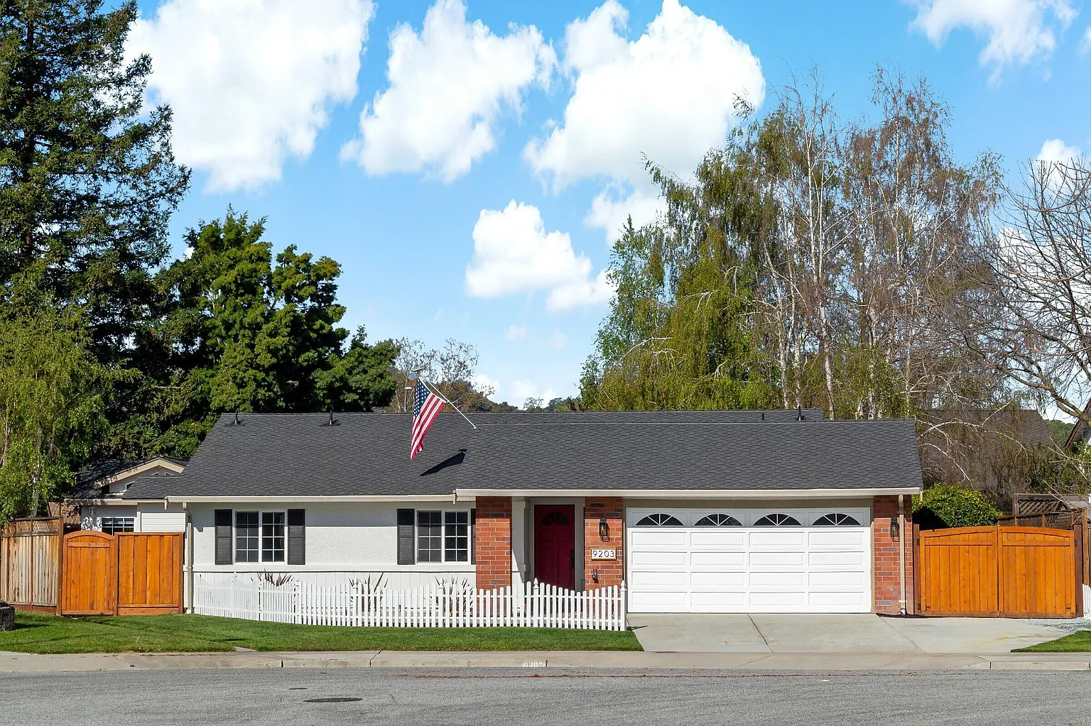 9203 Solana Dr photo 1
