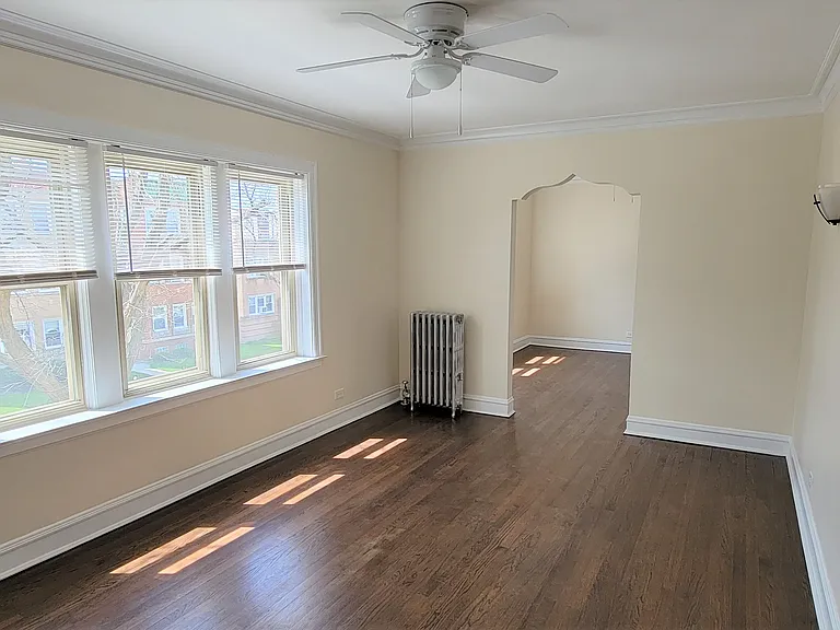 5230 N Rockwell St #2 — Photo 2