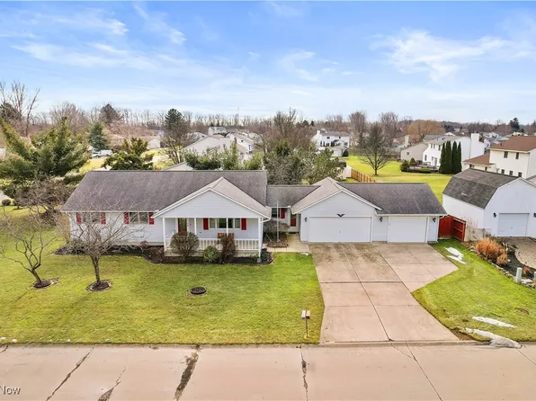 911 Moonstone Dr, Amherst, OH 44001