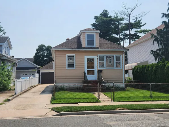 1073 Concord Street, Franklin Square, NY 11010