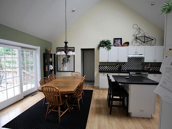 2nd image of 3224 N Riverwood Dr