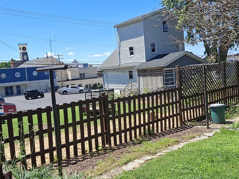 26 Cottage St — Photo 4