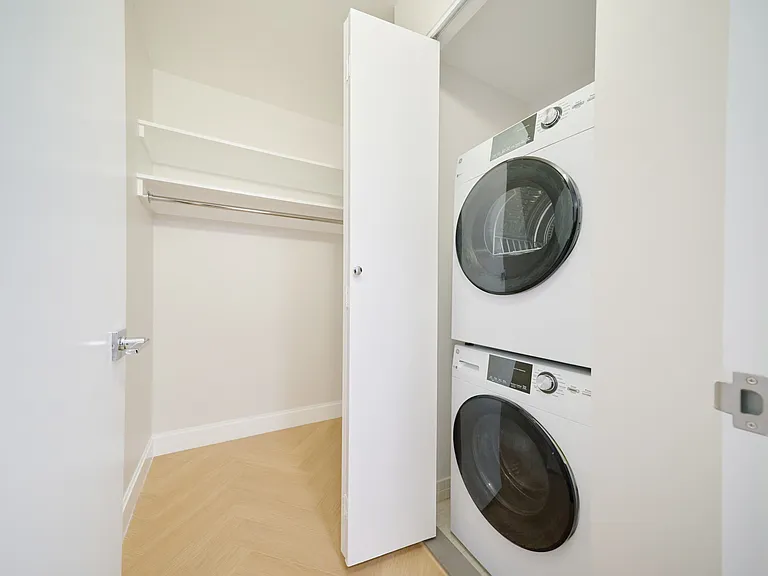 160 Riverside Blvd #4A — Photo 14